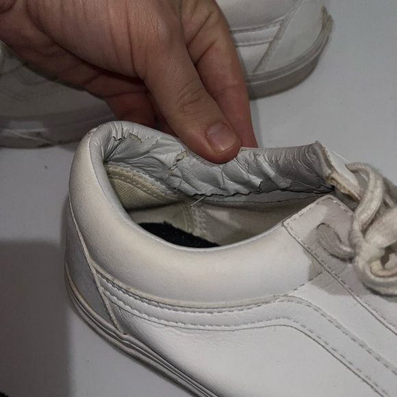 Vans White Canvas Sneakers with Classic Lace-Up Design USED - Picture 2 of 4